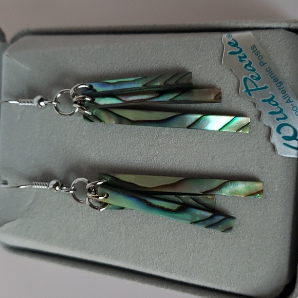 Mother of Pearl silver drop earrings - Picture 2 of 2